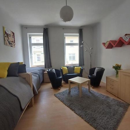 Schoene Zwei-Zimmer-Wohnung "W2" Mit 4 Einzelbetten Und Wlan In Zwenkau Bei Leipzig Im Neuseenland Eksteriør bilde